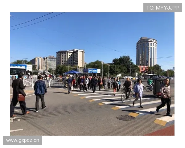 仲满家的冰箱里塞满了能量胶，连饮料都按训练时段分颜色