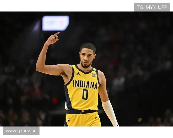 哈利伯顿挡拆吸引内线防守提升组织效率